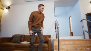 Blonde Bombshell's Stunning Double Feature for Ultimate Sati-2