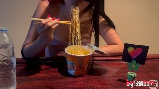 [GetFreeDays.com] hey quieres verme comer un ramen desnuda Porn Clip April 2023-7