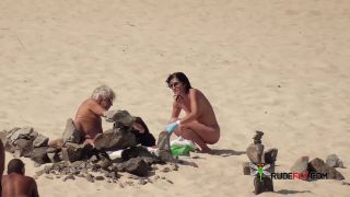 Montser in nude  plage-0