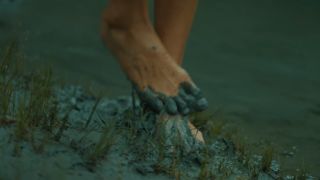 Daring Kiara Outdoor Cinematic Foot Play-7