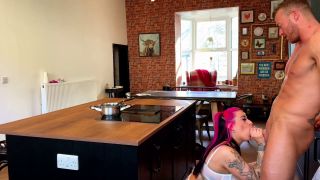 JohnnyBravosWorld,HayleyQuinnxxx - Hayley Quinn Swallows Meat Whole On Her Cooking Show-3