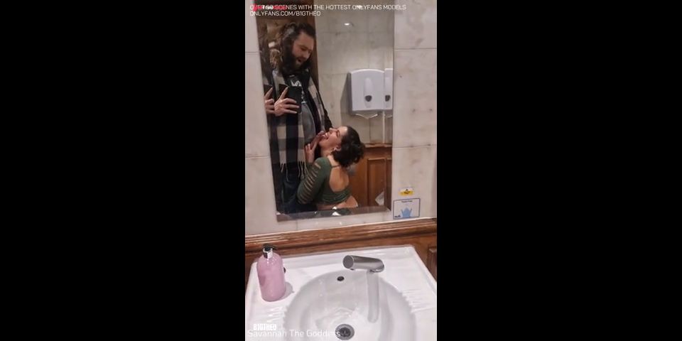 Flashing in London Tourist Spots and RISKY Blowjob in HARRODS Ft. Savannah the Goddess