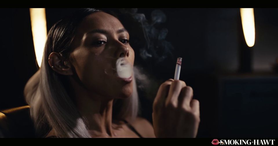 Veronica Leal - Smoking Full HD 1080p - Fetish