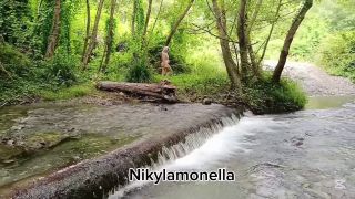 Niky la monella - Mia moglie nuda al fiume e poi lava la macchina senza slip in pubblico - Nikylamonella-3