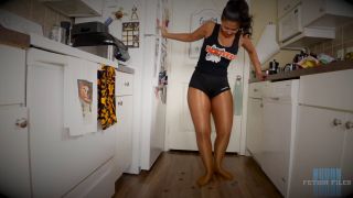 Calisa Bliss Hooters Girl Ambushed By Arachnids Nyxons Fetish Files (Femdom porn)-3