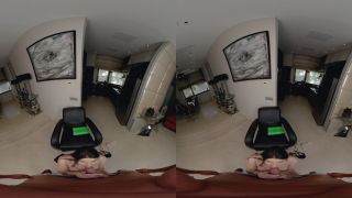 Visit From a Real Estate Agent - Smartphone Vr - Blue eyes-3