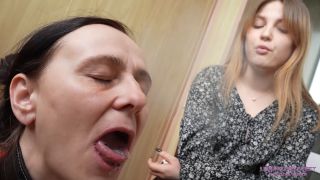 LICKING GIRLS FEET: "CINDY AND KAREN - OLD SLAVE AND 19 YEAR OLD MISTRESSES! - FULL" (1080 HD) (2025)-7