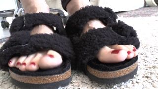 Lady Victoria Valente - Zehenfetisch - Zehen wackeln, schwarze pelzlupen teil 11 720P - Germany-6