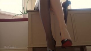 Online Tube Shiny Shoejobs presents Louboutin Hot Chick Fantasy - handjob and footjob-6