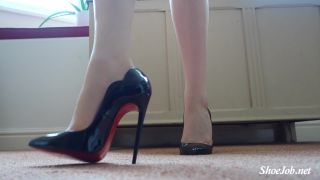 Online Tube Shiny Shoejobs presents Louboutin Hot Chick Fantasy - handjob and footjob-9