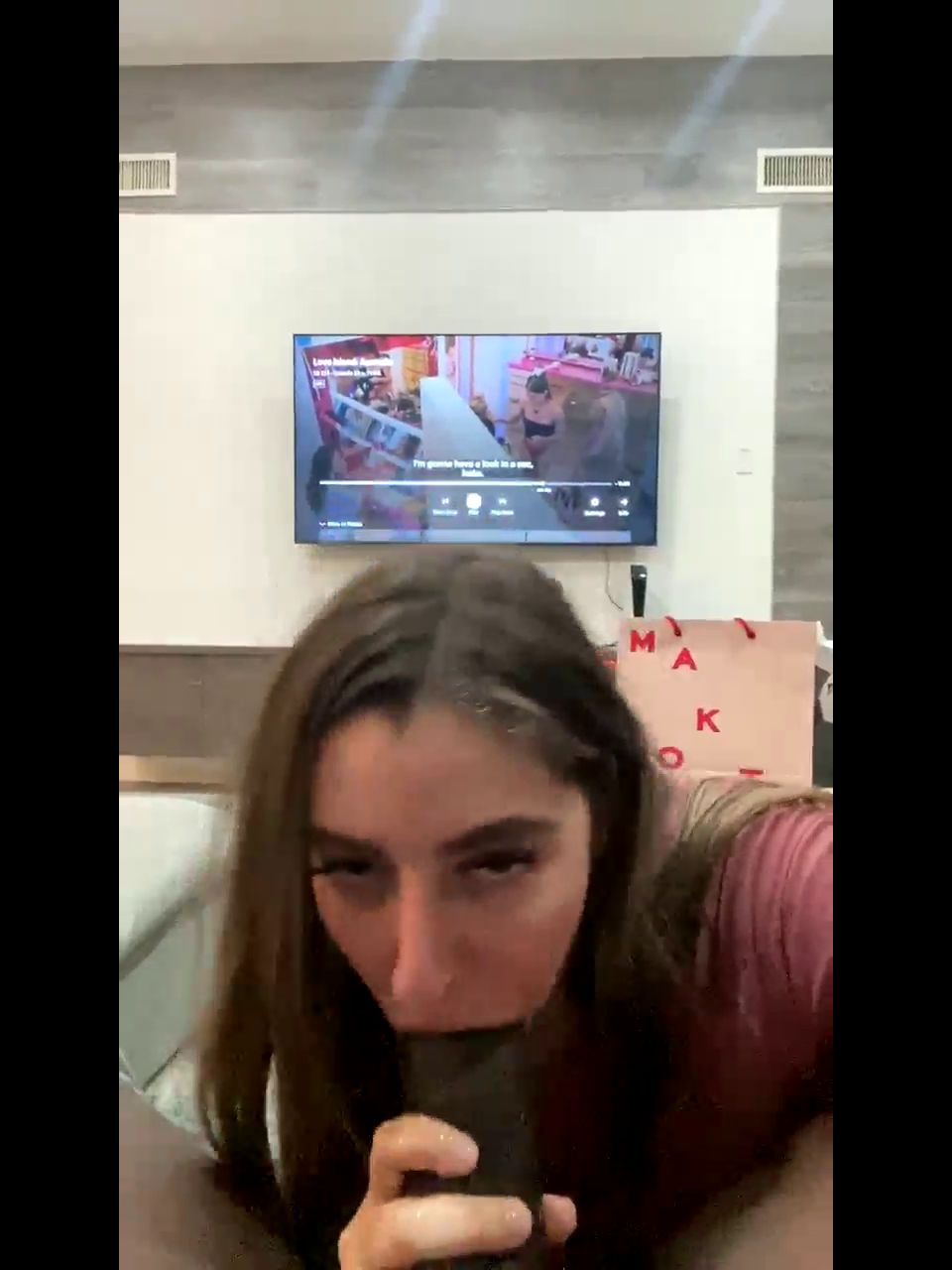 kinglouiesmalls – 2024.01.19 On this episode of a white girl sucking on a monster big black cock for dessert after dinner 30 minutes of dick throbbing sex.