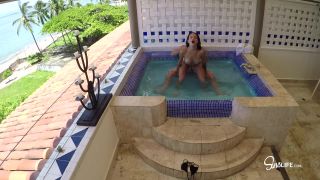 Kissa  Underwater Hot Tub-7