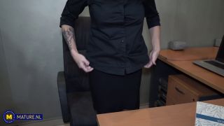 Facesitting Mom Emma   shaved   shaved-1