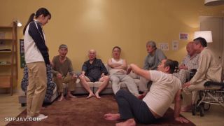 ReducingMosaic EBWH-267 優しくて断れない人妻介護士は 真っ白な女体を高齢者に貪られ… 濃厚こってり計16P乱交 柏木ふみか-7