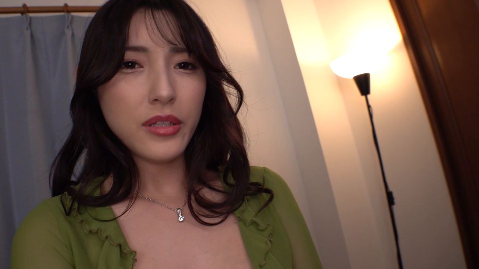 Twisted husband’s fetish fulfilled: A beautiful wife given to other men reveals her slutty nature through intense kisses. Iioka Kanako ⋆.