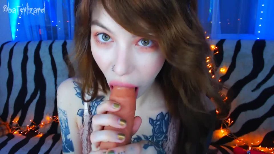  007 Hot Tattoed Babe Striptease and Sucking Dick ASMR 纹身萌妹子裸舞 Elisabeth Weir, asmr on teen