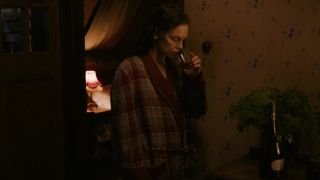 Ruth Wilson - Mrs. Wilson s01e01 (2018) HD 1080p!!!-3