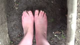 Dirty Feet In The Mud 720p-1