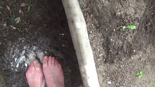 Dirty Feet In The Mud 720p-3