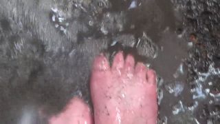 Dirty Feet In The Mud 720p-5