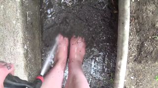 Dirty Feet In The Mud 720p-6