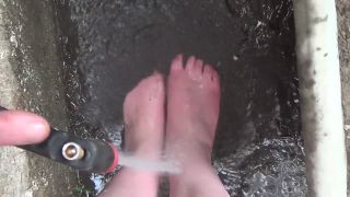 Dirty Feet In The Mud 720p-9