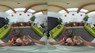 VR Sex: Layla Scarlett Intimate Gift 8K UltraHD Christmas Er-1