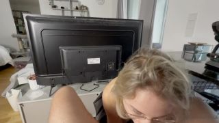 Nina Joy Good Morning i Gave Him a Blowjob In Between His Work Deep Throat (Amateur porn)-4