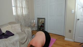 free porn video 46 Kateskurves – BBW Yoga Striptease, snail crush fetish on milf porn -5