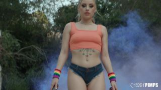 adult clip 6 Anna Claire Clouds (Roller Babe Anna Is Fit To Tease / 17802) on solo female feet fetish party-4