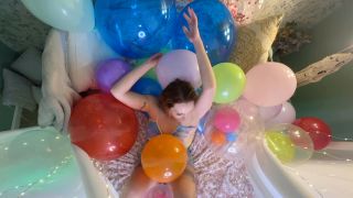 Sneeze Goddess - Fun in a Room Full of Balloons - Joi-2