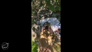 Baise Dehors CaraxJack__ Amateur couple have wild sex between forest and mountain -8