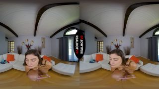 RealHotVR 22 12 28 Mae Milano.-5