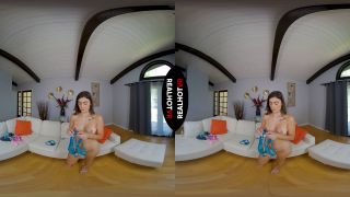 RealHotVR 22 12 28 Mae Milano.-7