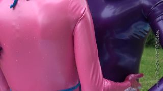 7800 Wet Rubber Outdoor Pool Blowjob And Footjob - Sex Movies...-1