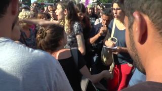 Girls_protest_for_the_right_to_be_topless-1