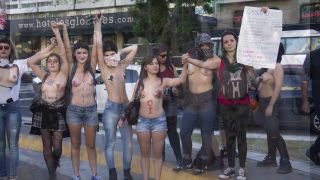Girls_protest_for_the_right_to_be_topless-8