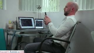 Jennifer White - Sexy Jennifer White just loves a hard cock throbbing in her tight ass - Big Tits-1