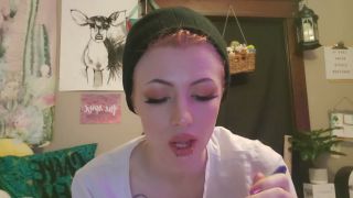 Pt 1 Anya Ivanovna - ASMR Kiwi Eating-1