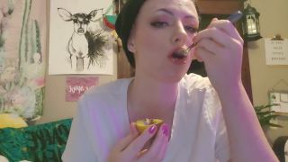 Pt 1 Anya Ivanovna - ASMR Kiwi Eating-8