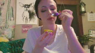 Pt 1 Anya Ivanovna - ASMR Kiwi Eating-9