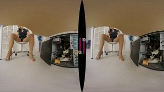 IT REPAIR MAN UPKIRT PUSSY FLASH IN VIRTUAL REALITY-1