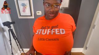 Ebony BBW Delivers Pizza And Gets A Tip.-2