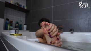 adult clip 2 Sensual bath foot teasing and her soft feet peeling, spankbang femdom on czech porn -7