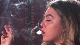 Ava Smokes Mayfair.-5