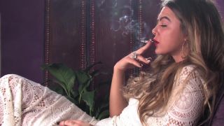 Ava Smokes Mayfair.-9