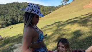 Yasmin Mineira 0hg9wqdedgom83iekx0i0 source-2