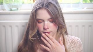 [ManyVids] Longhairluna Manyvids.21.06.05.Longhairluna.Stoner.Gfe.Strip.Tease -2