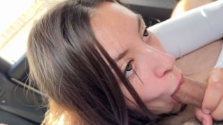 Video Girl Next Door Paid With Blowjob To Neighbor In Car For Drive...-4