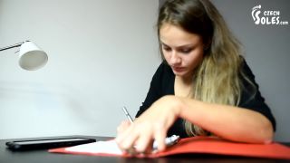 Czech SolesUnder The Office Desk And At Her Sexy Feet And Heels (Boss Feet, Soles) - 1080p-3